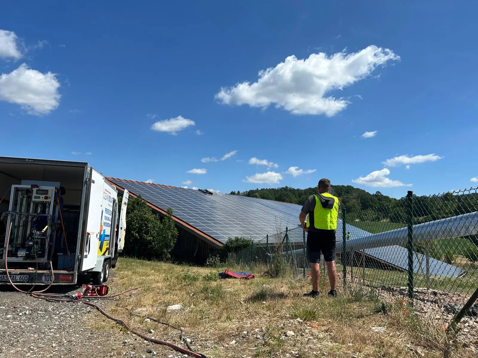 SolarSchweif – Professionelle Photovoltaik-Reinigung im Einsatz